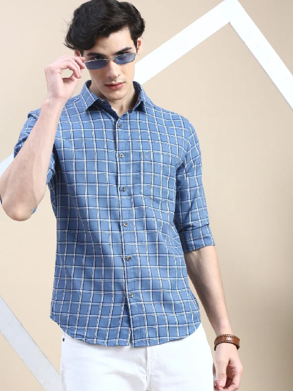 Men's Two - Tone Contrast Panel Casual Shirts in White and Navy for a Stylish and Eye - Catching DesignMen Blue Checked Casual Shirt