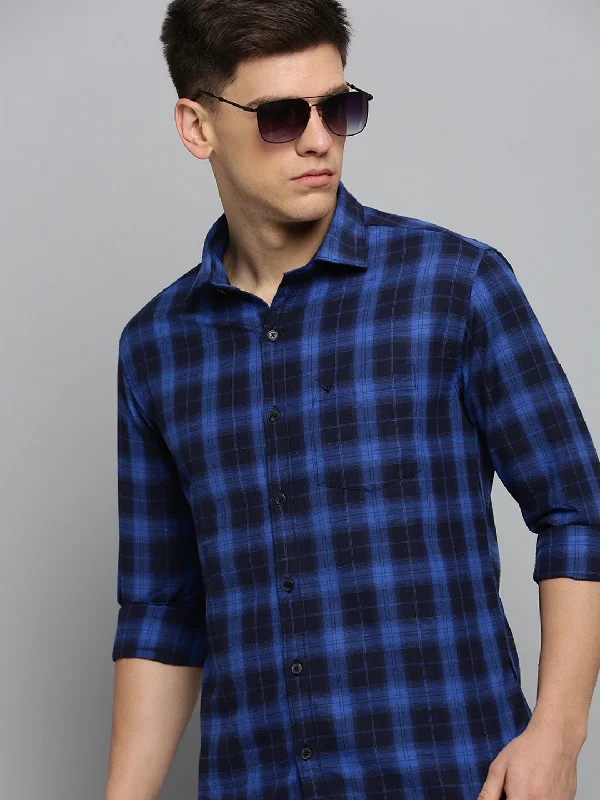 Men's Tailored Fit Checkered Casual Shirts in Multicolor for a Smart - Casual EnsembleMen Spread Collar Checked Navy Blue Shirt Men's Tailored Fit Checkered Casual Shirts in Multicolor for a Smart - Casual EnsembleMen Spread Collar Checked Navy Blue Shirt