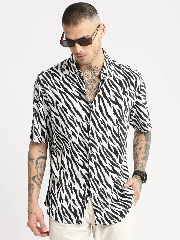 Men's Stretch - Fabric Casual Shirts in Navy Blue for a Comfortable and Flexible FitMen Spread Collar Animal White Casual Shirt Men's Stretch - Fabric Casual Shirts in Navy Blue for a Comfortable and Flexible FitMen Spread Collar Animal White Casual Shirt