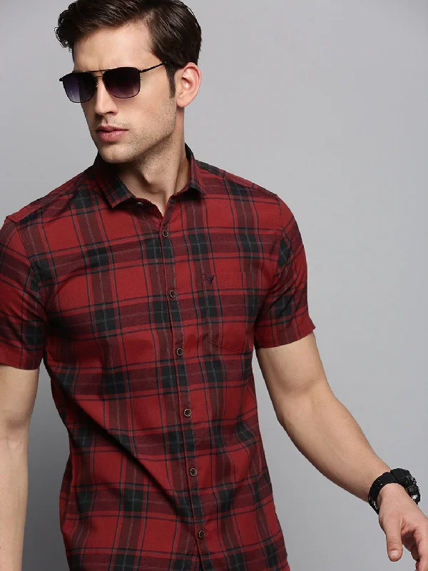 Men's Tailored Fit Checkered Casual Shirts in Multicolor for a Smart - Casual EnsembleMen Maroon Checked Casual Shirt Men's Tailored Fit Checkered Casual Shirts in Multicolor for a Smart - Casual EnsembleMen Maroon Checked Casual Shirt