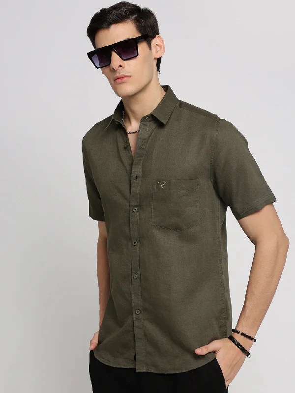Plus Size Men's Plaid Flannel Casual Shirts in Earth Tones for a Cozy Fall OutfitMen Olive Spread Collar Solid Shirt Plus Size Men's Plaid Flannel Casual Shirts in Earth Tones for a Cozy Fall OutfitMen Olive Spread Collar Solid Shirt