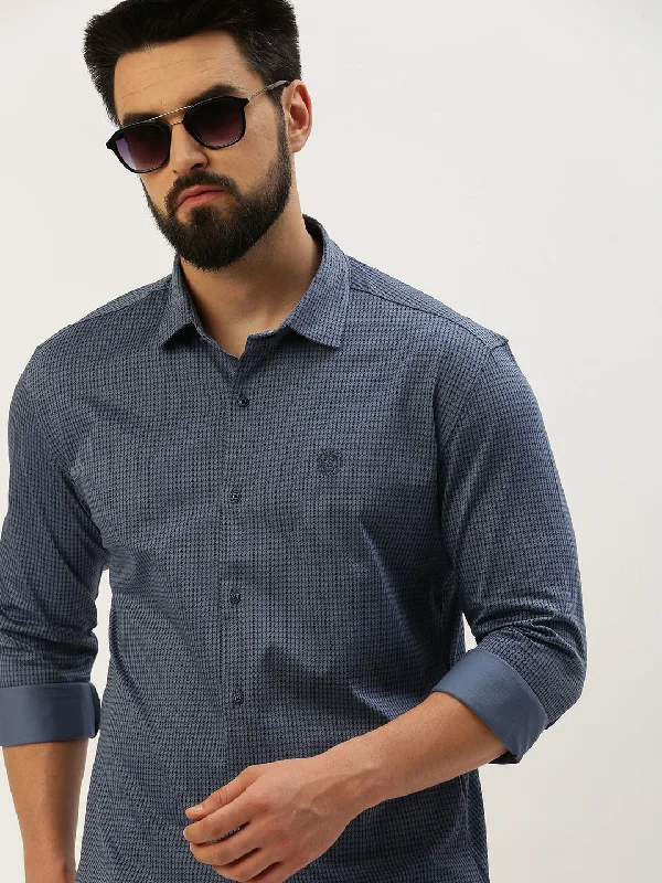 Men's Linen Blend Casual Shirts with Roll - Up Sleeves for a Summer Beach LookMen Blue Printed Casual Shirt