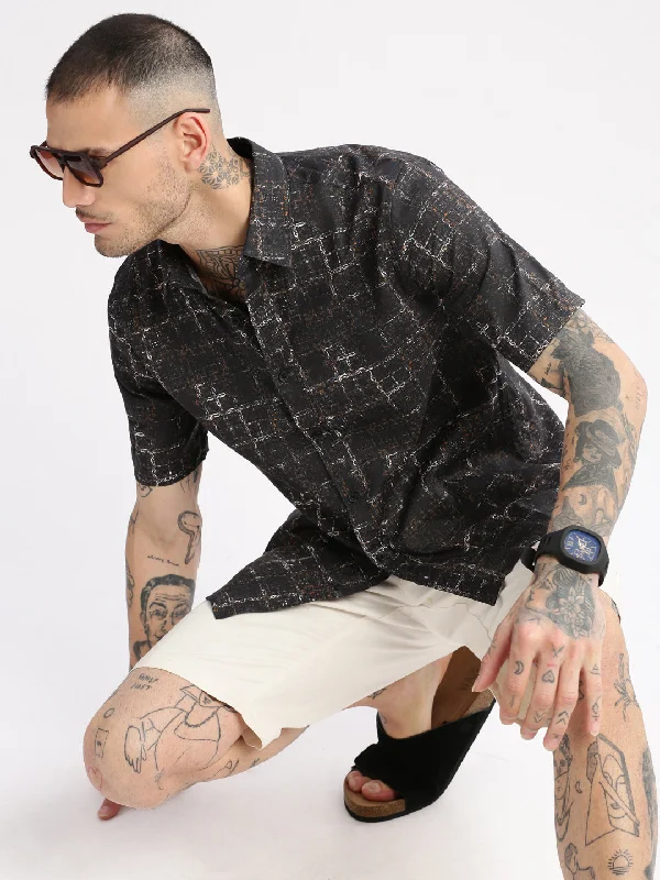 Men's Two - Tone Contrast Panel Casual Shirts in White and Navy for a Stylish and Eye - Catching DesignMen Spread Collar Abstract Black Casual Shirt Men's Two - Tone Contrast Panel Casual Shirts in White and Navy for a Stylish and Eye - Catching DesignMen Spread Collar Abstract Black Casual Shirt