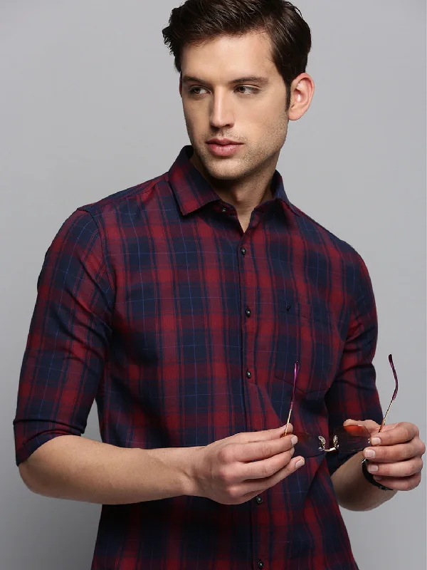 Men's Two - Tone Contrast Panel Casual Shirts in White and Navy for a Stylish and Eye - Catching DesignMen Spread Collar Checked Navy Blue Shirt Men's Two - Tone Contrast Panel Casual Shirts in White and Navy for a Stylish and Eye - Catching DesignMen Spread Collar Checked Navy Blue Shirt