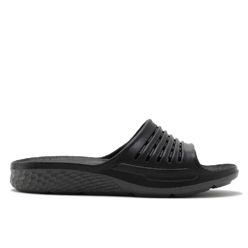 Men's sandals in a neutral color like black or brownTahiti