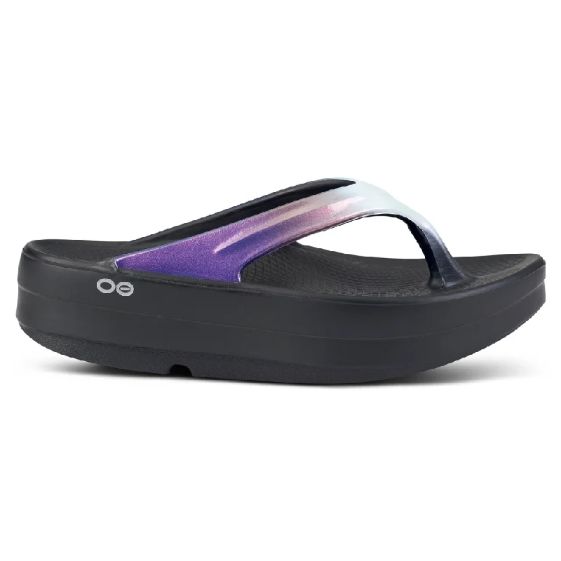 Men's sandals in a neutral color like black or brownOOFOS OOmega OOlala Luxe Calypso Sandal (Unisex) Men's sandals in a neutral color like black or brownOOFOS OOmega OOlala Luxe Calypso Sandal (Unisex)