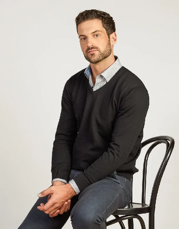 Tall Men's Black Leather Blazer with Zipper Details for a Modern and Edgy LookFairlie Black V-Neck Jersey