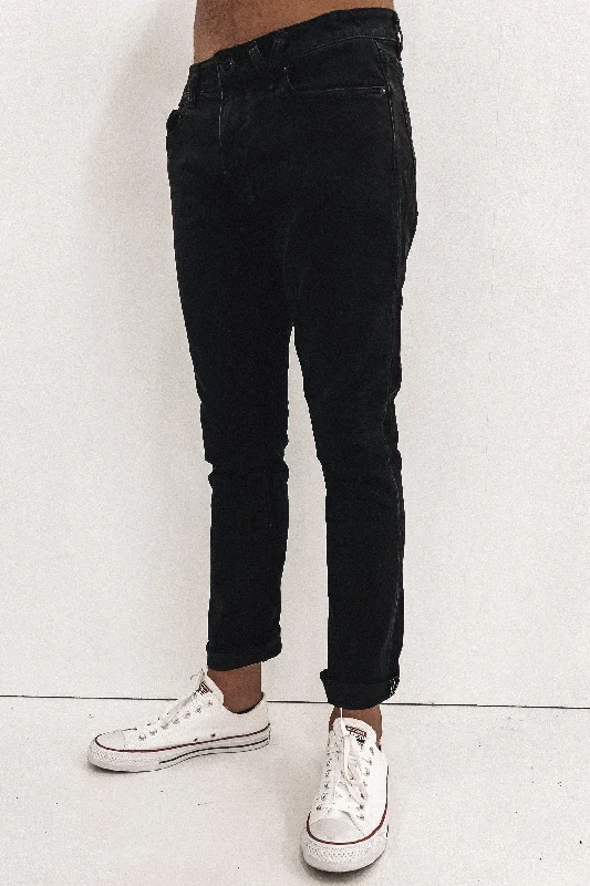 Men's Stretch Jeans with a Moisture - Wicking Lining for Active LifestylesVorta Slim Fit Jean Black Out Men's Stretch Jeans with a Moisture - Wicking Lining for Active LifestylesVorta Slim Fit Jean Black Out