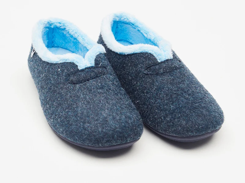 Men's slippers with a breathable fabric upperWomen's navy blue felt and faux fur slippers Men's slippers with a breathable fabric upperWomen's navy blue felt and faux fur slippers