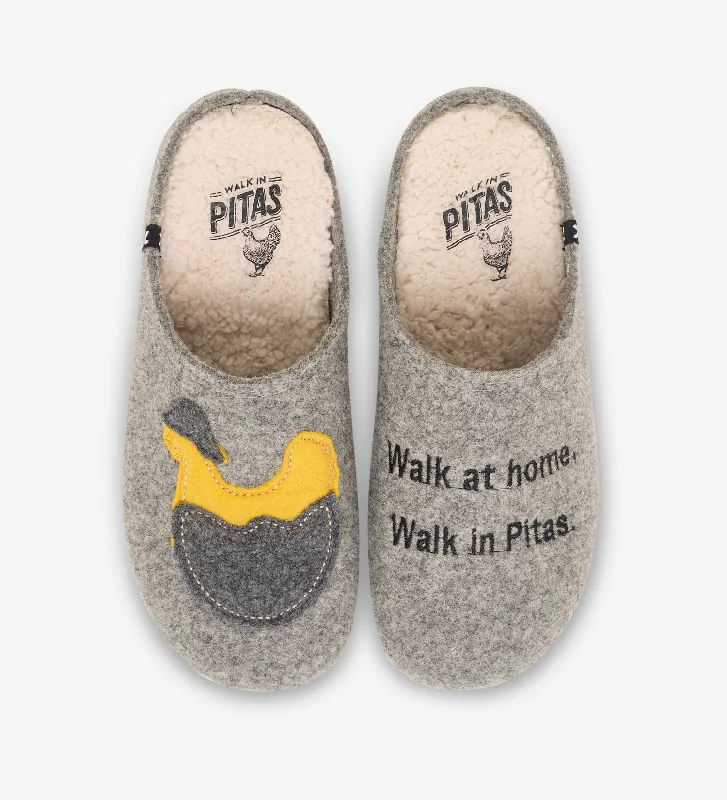 Men's slippers with a decorative pom - pom or tasselPitas chick wool mule slippers