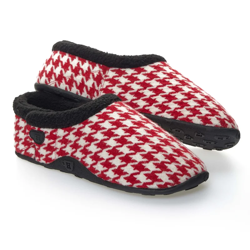 Men's slippers with a soft, flexible soleTurbo - Red & White Dogtooth Men's Slippers Men's slippers with a soft, flexible soleTurbo - Red & White Dogtooth Men's Slippers