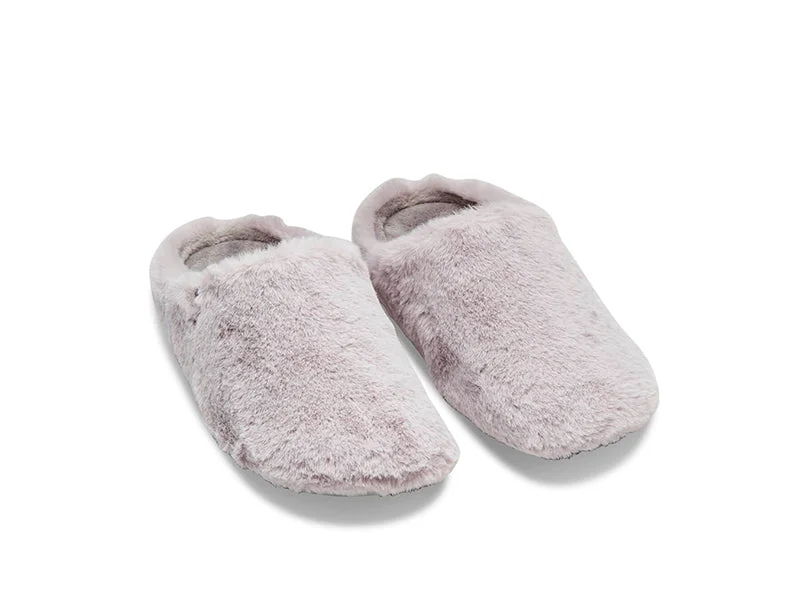 Men's slippers with a pointed toe for a stylish appearanceWomen's grey fluffy faux fur mule slippers, 100% recycled materials Men's slippers with a pointed toe for a stylish appearanceWomen's grey fluffy faux fur mule slippers, 100% recycled materials
