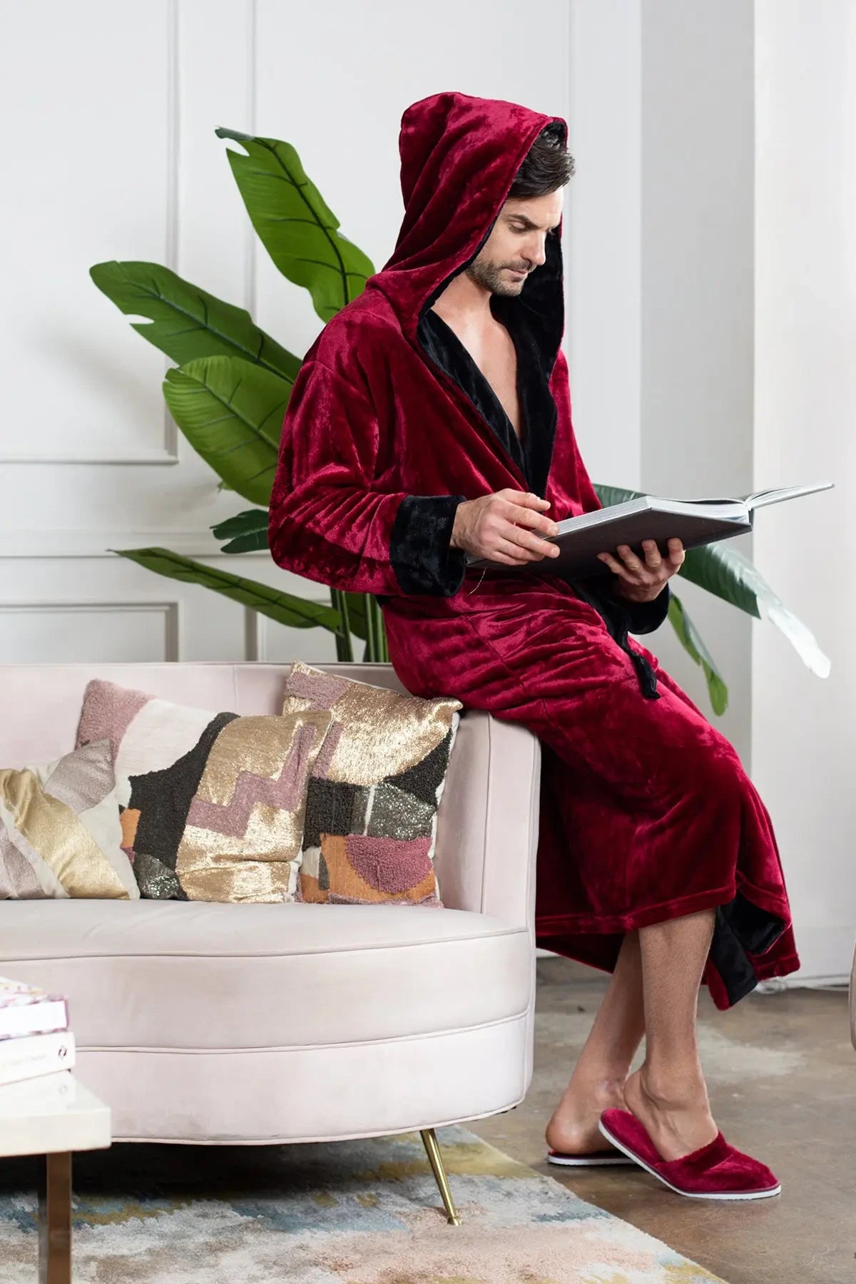 Men's hooded robes for outdoor relaxation​Men's Hooded Plush Robe