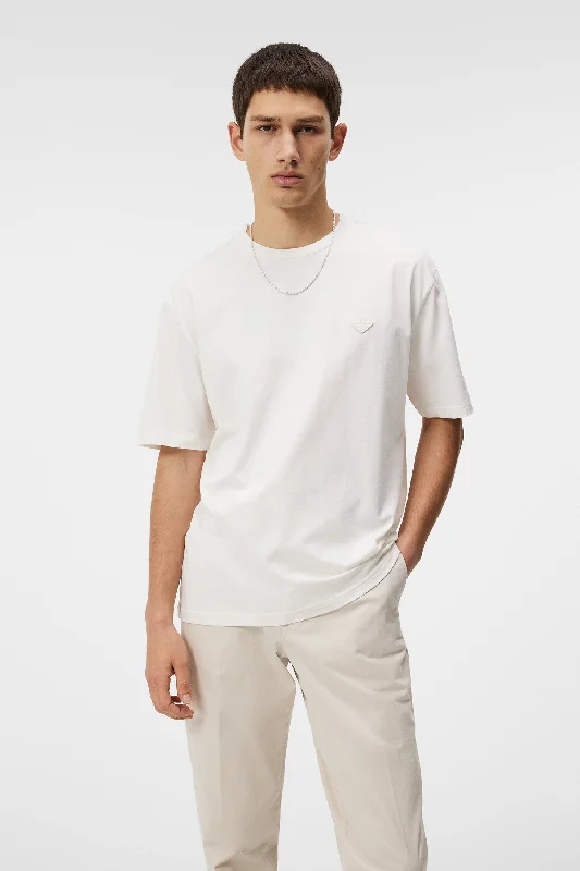 Men's high - collar polo shirts with a modern twistHale Logo Patch T-Shirt