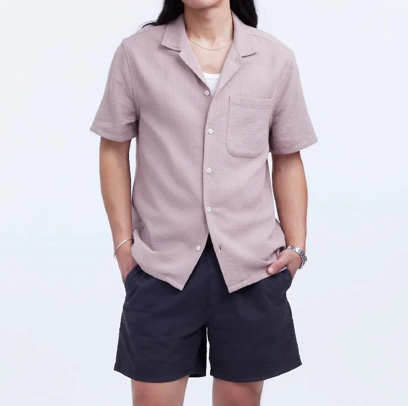 Men's smart - casual checkered t - shirts for semi - formal occasionsEasy Short-Sleeve Shirt In Vintage Petal Men's smart - casual checkered t - shirts for semi - formal occasionsEasy Short-Sleeve Shirt In Vintage Petal