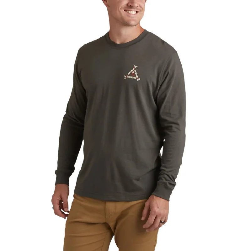 Men's plus - size pocket t - shirts with a classic lookMachetes Longsleeve T-Shirt In Antique Black Men's plus - size pocket t - shirts with a classic lookMachetes Longsleeve T-Shirt In Antique Black